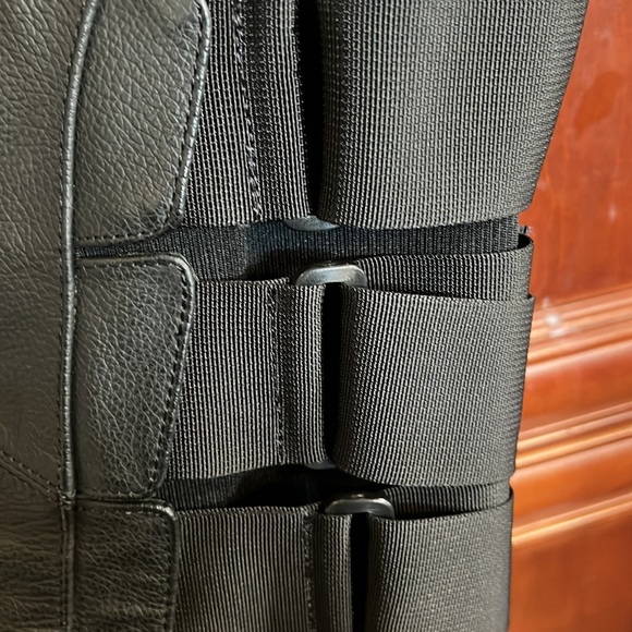 Authentic ICON REGULATOR LEATHER MOTO VEST- BLACK SIZE S/M - Picture 10 of 16